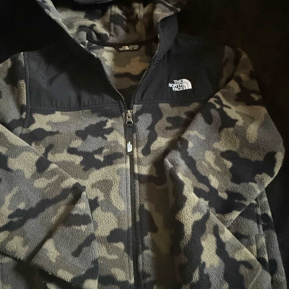 The North Face Black & Olive Camo Fleece Jacket. Youth boys size large 14/16